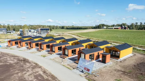 Tuusulan minikotien kevennysperustus on tehty Leca-sorasta.