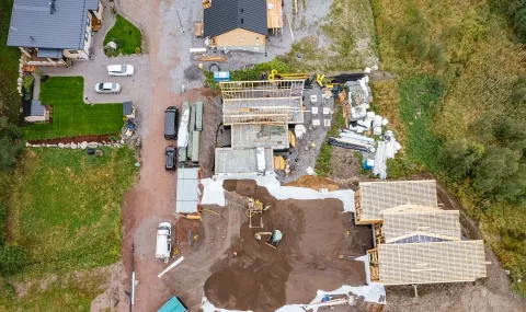 Leca-kevennysrakenne rivitalon piha-alueella syksy 2021