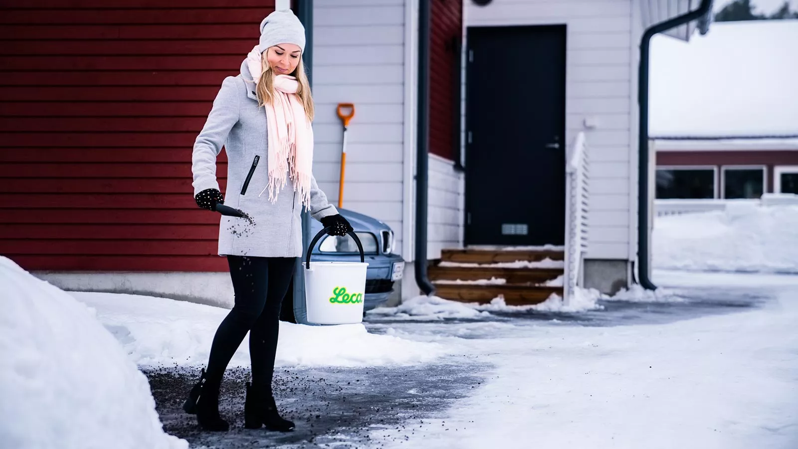 Leca-murske on kevyttä levittää.