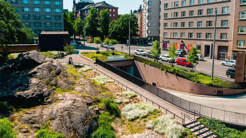 Kivelänkadun puistikon kasvualustassa käytettiin Leca mursketta.