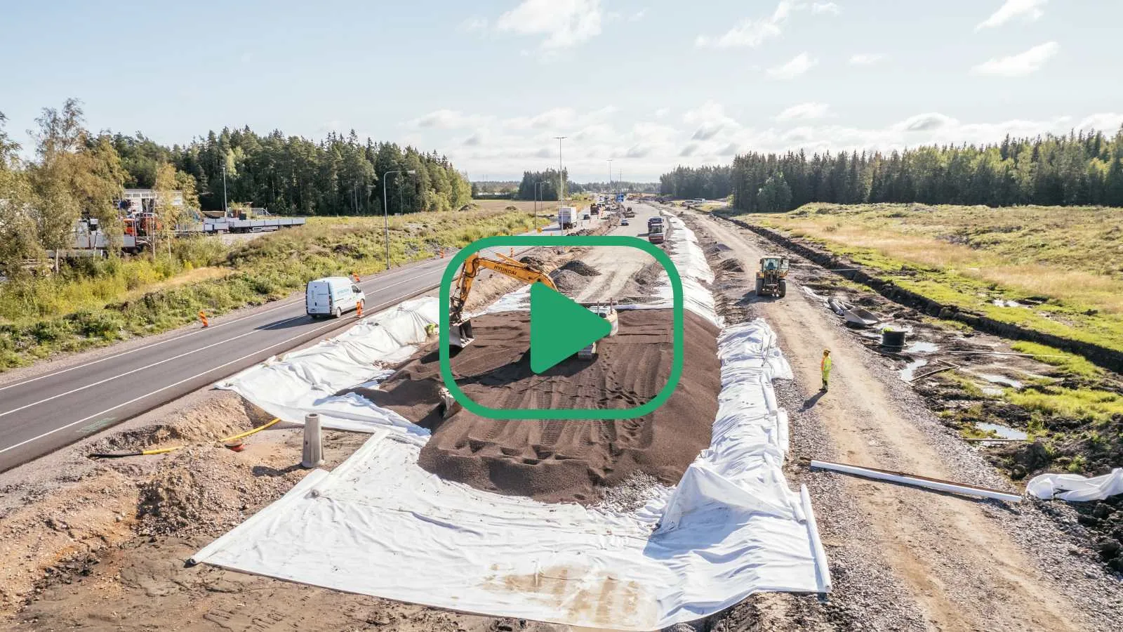 Katso video Turun E18 kehätien kevennysrakenteen asennuksesta.