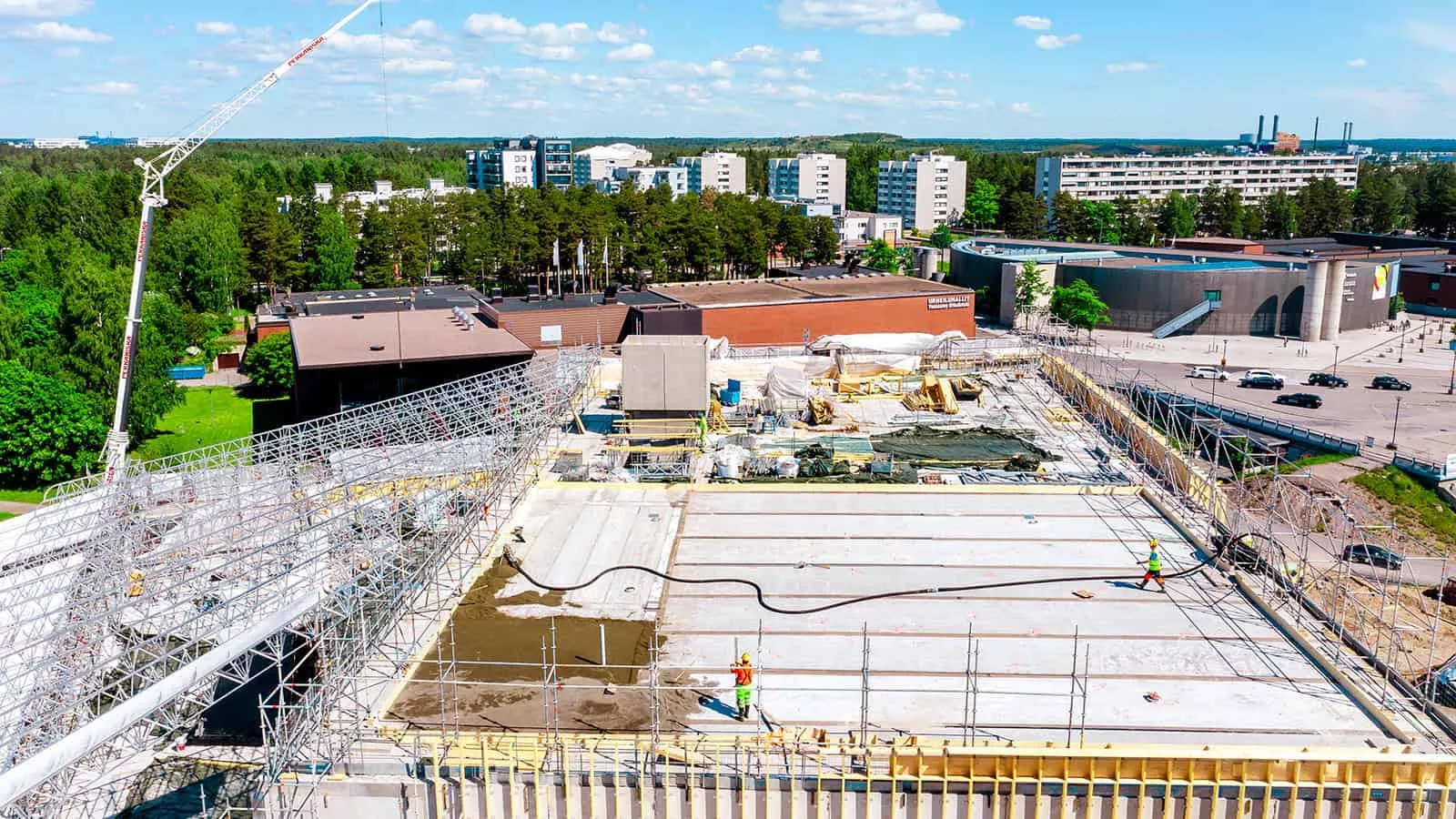 Leca-betonia voi pumpata korkealle katolle.