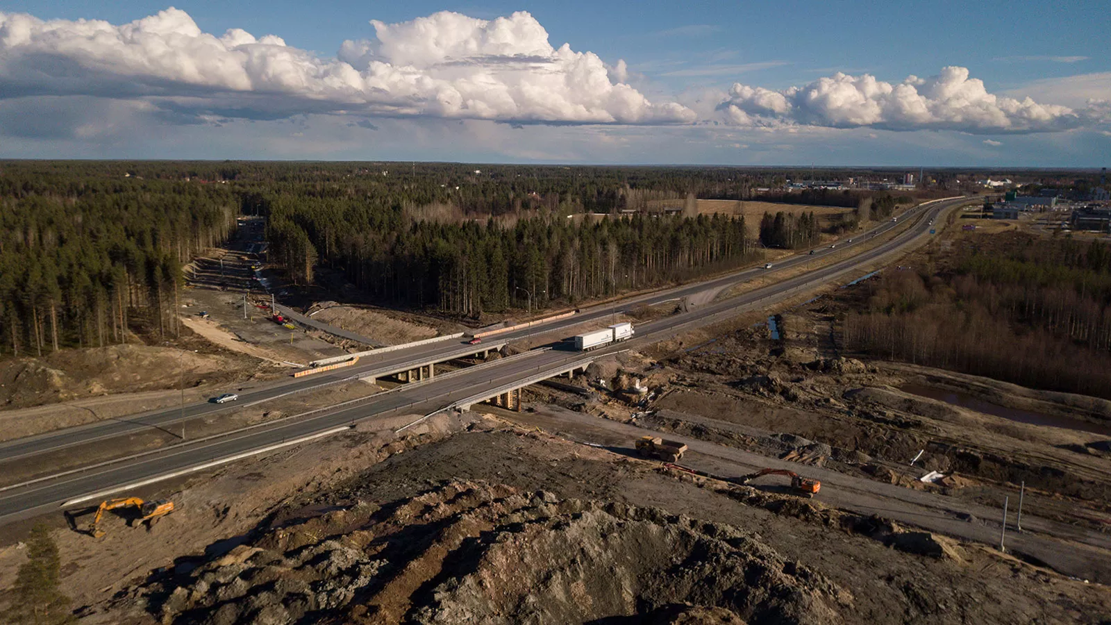 Valmis eritasoliittymä sujuvoittaa Vt 4 Kempeleen liikennettä.